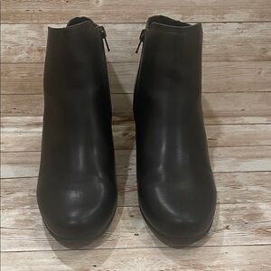 Easy Spirit Classic Black Ankle Booties NWT Size 8.5M